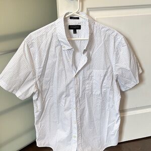 Banana Republic White Patterned Short Sleeve Shirt